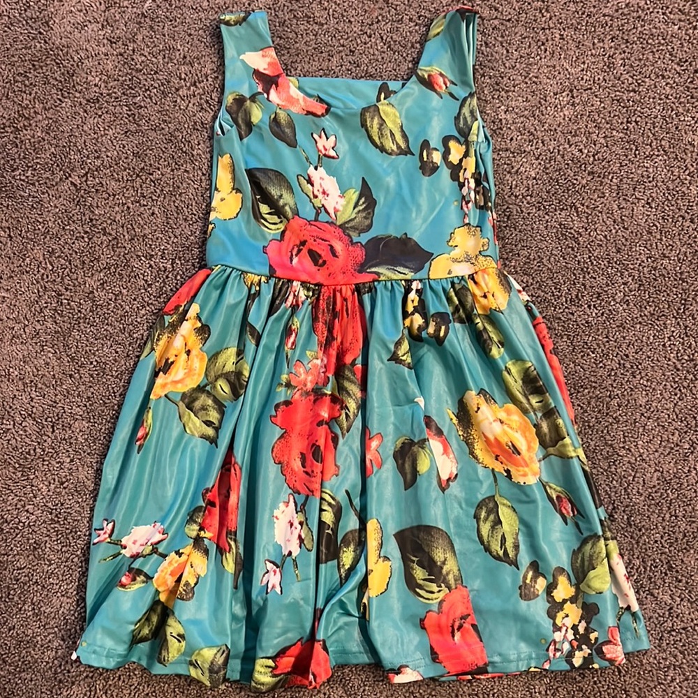 Les Tout Petits dress